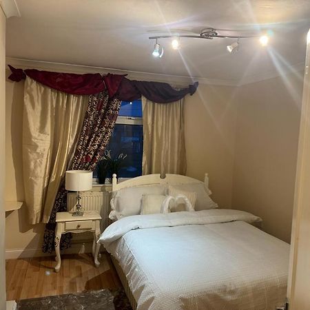 El Met Global Apartment Erith Экстерьер фото